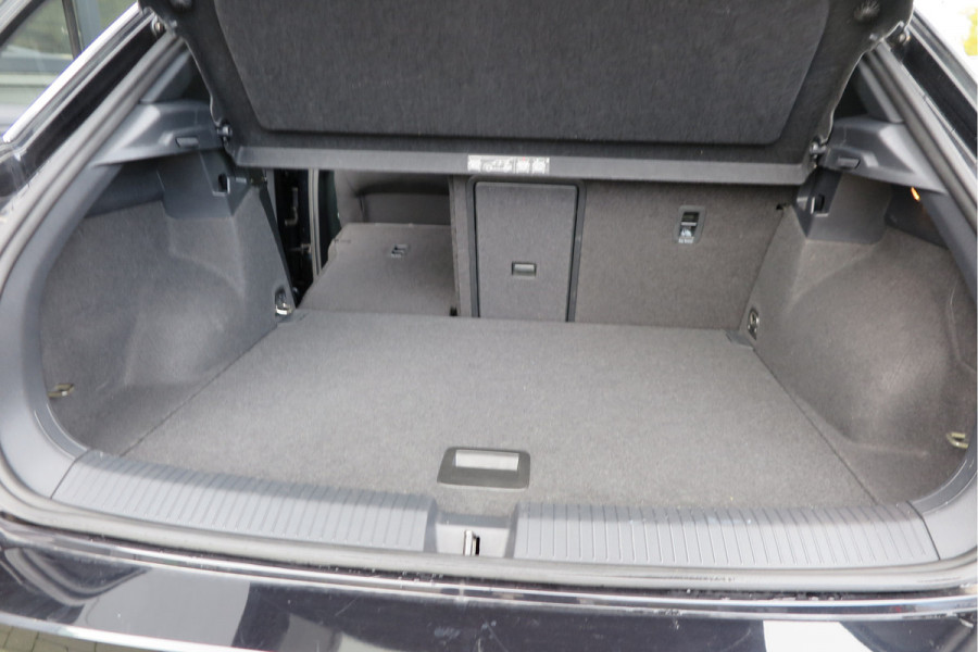 Volkswagen T-Roc 1.5 TSI 150pk DSGSport Camera , Virtual Cockpit , Navi , Led , Carplay, DAB+ ,PDC, LMV, Electr. bedienbare achterklep, Schakelflippers aan stuurwiel etc..