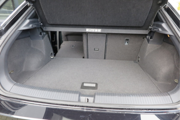 Volkswagen T-Roc 1.5 TSI 150pk DSGSport Camera , Virtual Cockpit , Navi , Led , Carplay, DAB+ ,PDC, LMV, Electr. bedienbare achterklep, Schakelflippers aan stuurwiel etc..