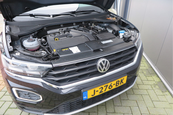 Volkswagen T-Roc 1.5 TSI 150pk DSGSport Camera , Virtual Cockpit , Navi , Led , Carplay, DAB+ ,PDC, LMV, Electr. bedienbare achterklep, Schakelflippers aan stuurwiel etc..