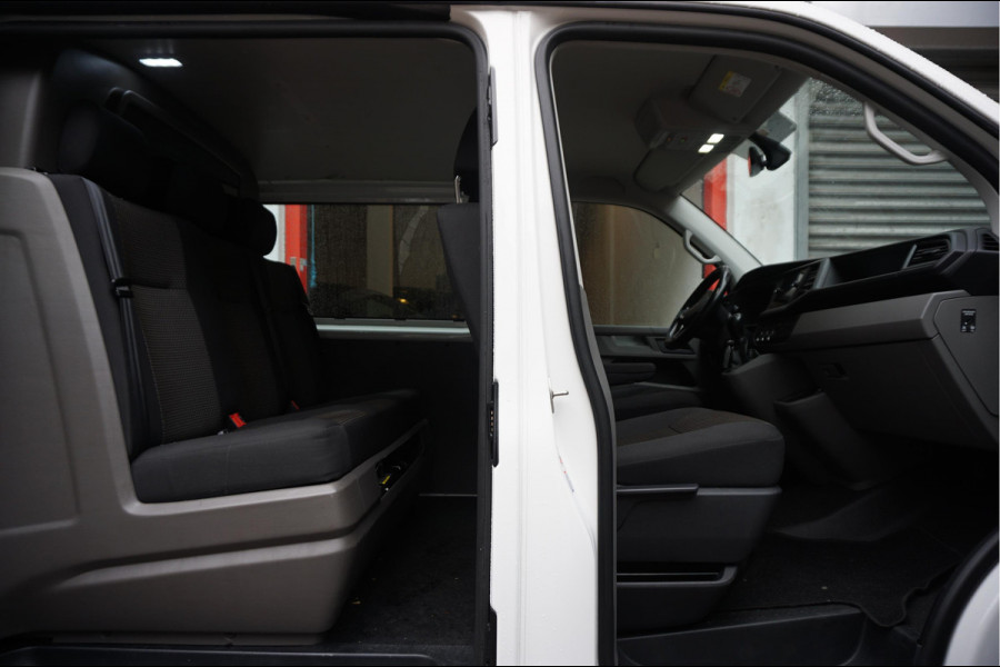 Volkswagen Transporter 2.0 TDI L2H1 30 DC | Aut7 | Eur6 | NAVI | Apple Carplay | Trekhaak | Airco | Cruise | Dubbele cabine