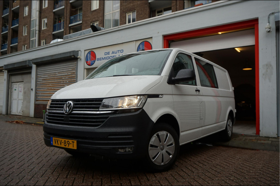 Volkswagen Transporter 2.0 TDI L2H1 30 DC | Aut7 | Eur6 | NAVI | Apple Carplay | Trekhaak | Airco | Cruise | Dubbele cabine