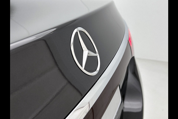 Mercedes-Benz E-Klasse 300 e Sport Edition |  Premium pakket | Trekhaak | Stoelventilatie voor | Nightpakket | Winter pakket | Burmester® 4D sound system | 20 inch AMG velgen zwart | DISTRONIC | 360°-camera | MBUX Superscreen |