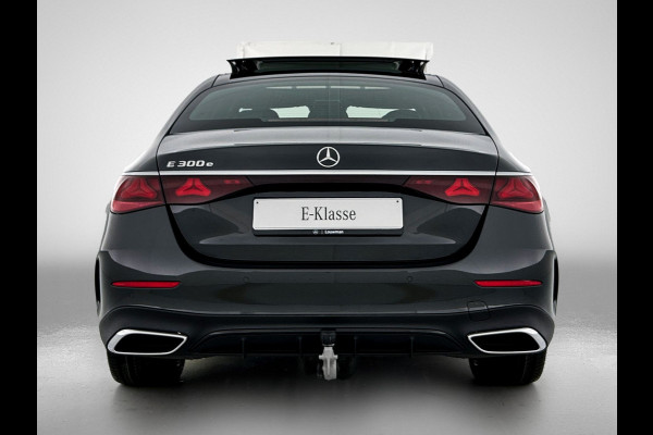Mercedes-Benz E-Klasse 300 e Sport Edition |  Premium pakket | Trekhaak | Stoelventilatie voor | Nightpakket | Winter pakket | Burmester® 4D sound system | 20 inch AMG velgen zwart | DISTRONIC | 360°-camera | MBUX Superscreen |