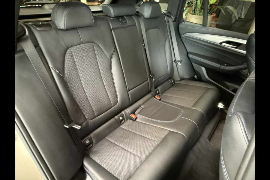 BMW X3 M40i xDrive High Executive M Sport Groot Navi | H&K | Pano | 21" | LED | HUD | Camera |