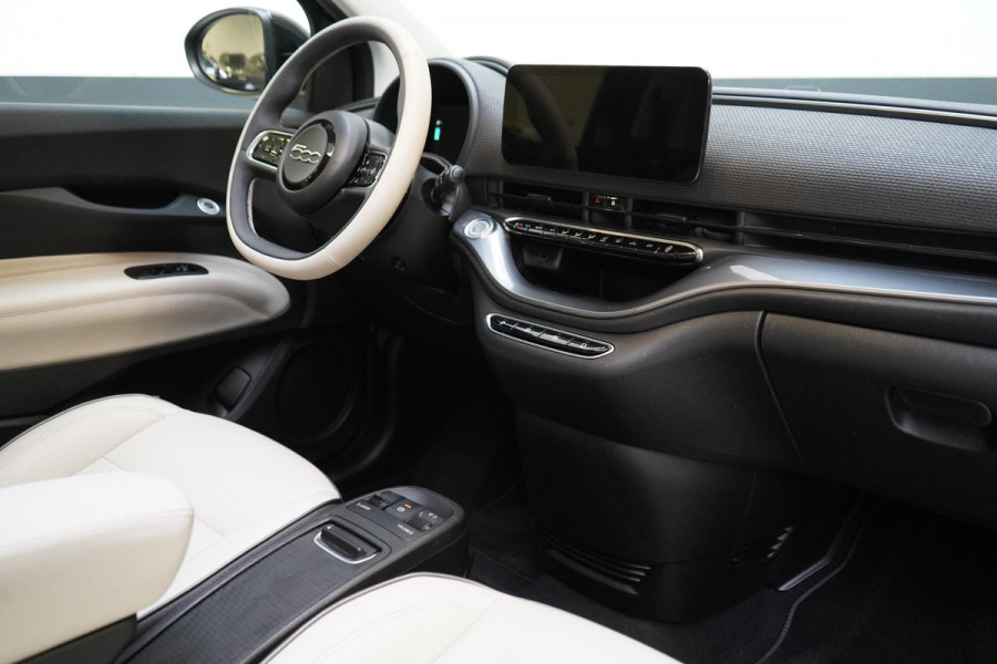 Fiat 500 La Prima 42 kWh | SoH 97% | Schuif/kanteldak | Navigatie | Leder | Apple Carplay