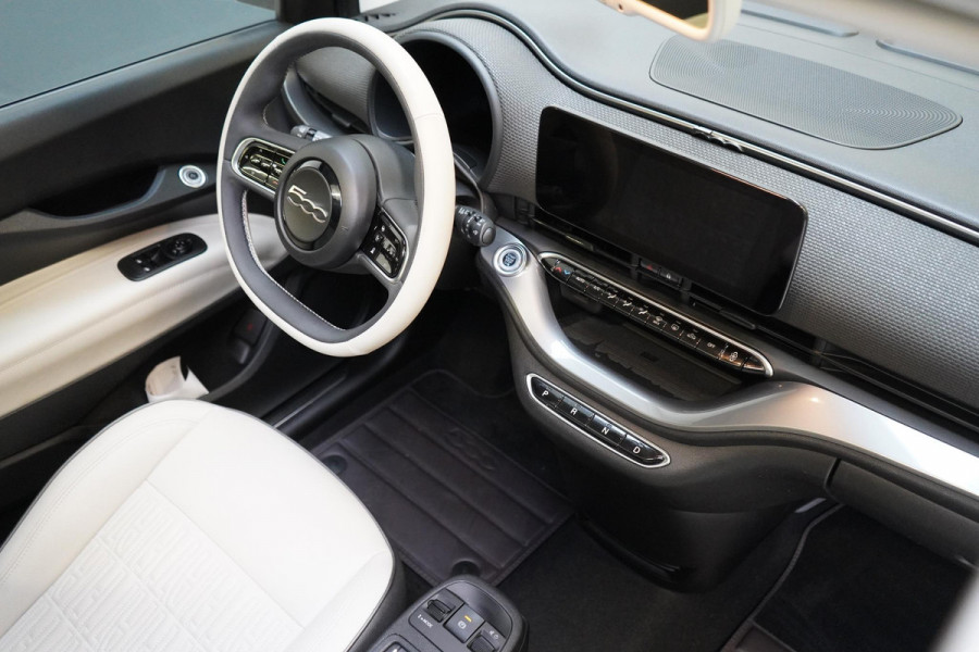 Fiat 500 La Prima 42 kWh | SoH 97% | Schuif/kanteldak | Navigatie | Leder | Apple Carplay
