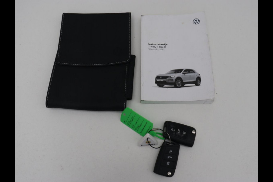 Volkswagen T-Roc 1.5 TSI Life Business | Stoelverwarming | Camera | Virtual Cockpit | Carplay | Full LED | Adaptive cruise | Navigatie | Park Assist | Climate control | DAB | Bluetooth