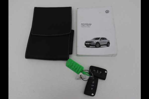 Volkswagen T-Roc 1.5 TSI Life Business | Stoelverwarming | Camera | Virtual Cockpit | Carplay | Full LED | Adaptive cruise | Navigatie | Park Assist | Climate control | DAB | Bluetooth