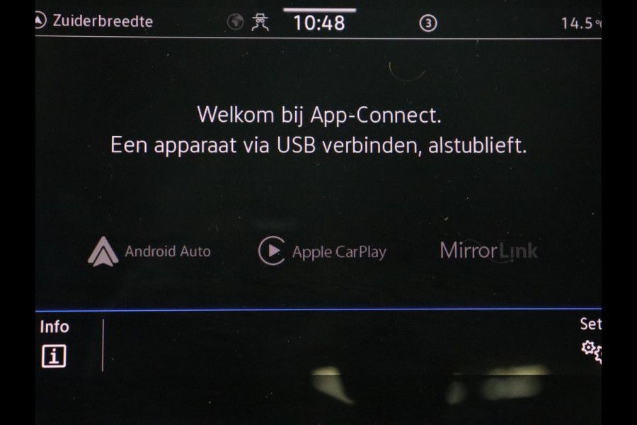 Volkswagen T-Roc 1.5 TSI Life Business | Stoelverwarming | Camera | Virtual Cockpit | Carplay | Full LED | Adaptive cruise | Navigatie | Park Assist | Climate control | DAB | Bluetooth