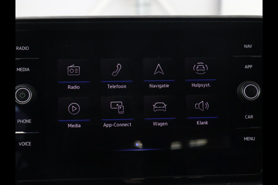 Volkswagen T-Roc 1.5 TSI Life Business | Stoelverwarming | Camera | Virtual Cockpit | Carplay | Full LED | Adaptive cruise | Navigatie | Park Assist | Climate control | DAB | Bluetooth