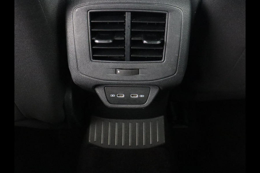 Volkswagen T-Roc 1.5 TSI Life Business | Stoelverwarming | Camera | Virtual Cockpit | Carplay | Full LED | Adaptive cruise | Navigatie | Park Assist | Climate control | DAB | Bluetooth