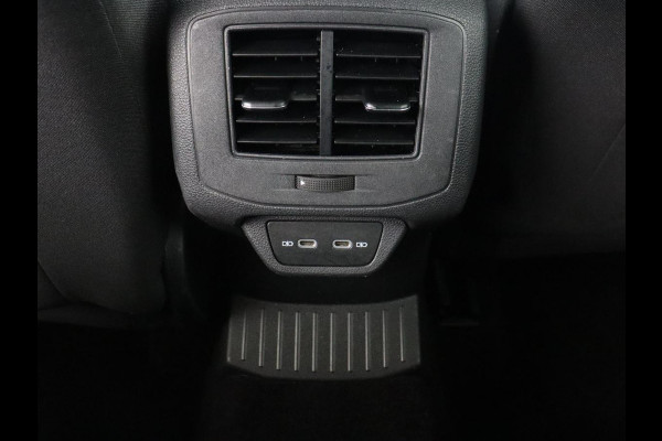 Volkswagen T-Roc 1.5 TSI Life Business | Stoelverwarming | Camera | Virtual Cockpit | Carplay | Full LED | Adaptive cruise | Navigatie | Park Assist | Climate control | DAB | Bluetooth