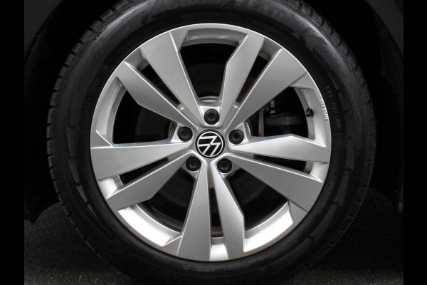 Volkswagen ID.3 First Plus 58 kWh | Navigatie | Apple Carplay/Android Auto | Camera | Parkeersensoren | Adaptive Cruise Control | Full LED Matrix | Stoel- en stuurverwarming | Lichtmetalen velgen | Climate Control