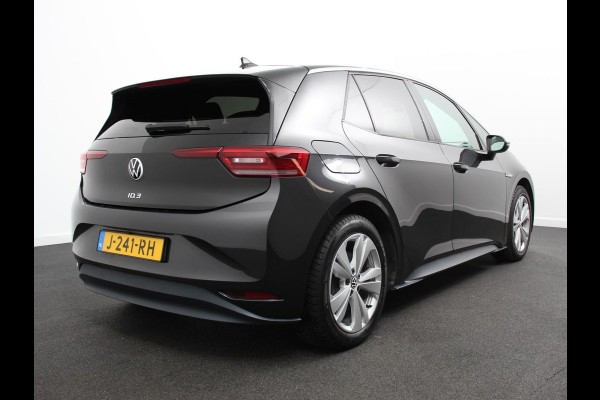 Volkswagen ID.3 First Plus 58 kWh | Navigatie | Apple Carplay/Android Auto | Camera | Parkeersensoren | Adaptive Cruise Control | Full LED Matrix | Stoel- en stuurverwarming | Lichtmetalen velgen | Climate Control