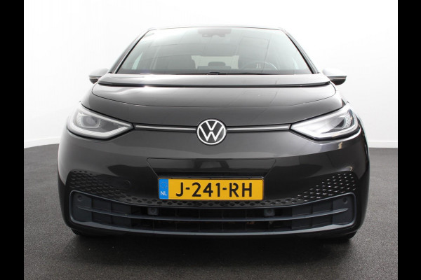 Volkswagen ID.3 First Plus 58 kWh | Navigatie | Apple Carplay/Android Auto | Camera | Parkeersensoren | Adaptive Cruise Control | Full LED Matrix | Stoel- en stuurverwarming | Lichtmetalen velgen | Climate Control