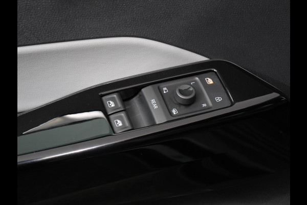 Volkswagen ID.3 First Plus 58 kWh | Navigatie | Apple Carplay/Android Auto | Camera | Parkeersensoren | Adaptive Cruise Control | Full LED Matrix | Stoel- en stuurverwarming | Lichtmetalen velgen | Climate Control