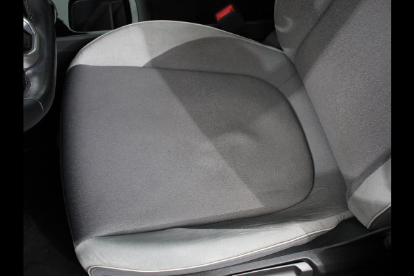 Volkswagen ID.3 First Plus 58 kWh | Navigatie | Apple Carplay/Android Auto | Camera | Parkeersensoren | Adaptive Cruise Control | Full LED Matrix | Stoel- en stuurverwarming | Lichtmetalen velgen | Climate Control