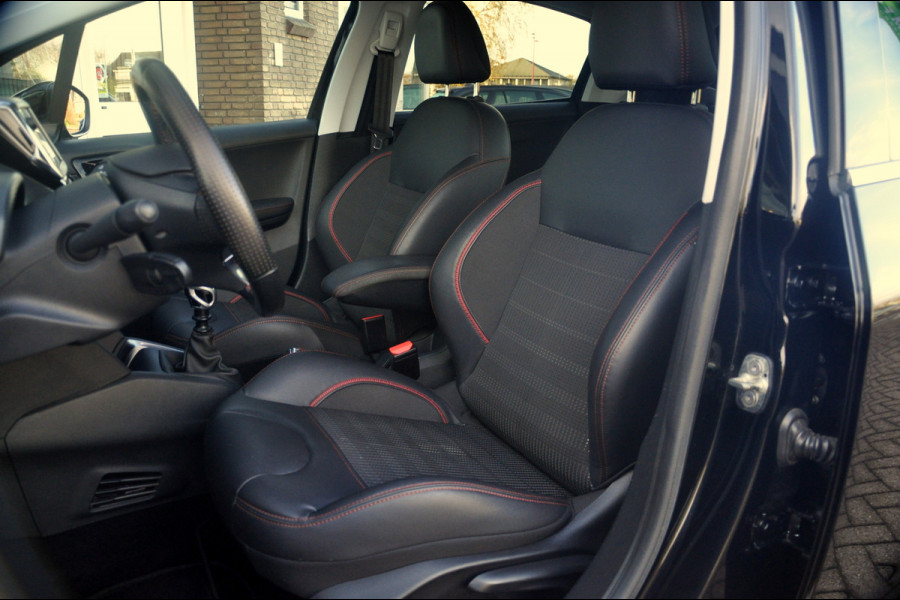 Peugeot 208 1.2 PureTech 110 PK GT-Line | Navigatie | 17 inch |  Nieuwe d-riem