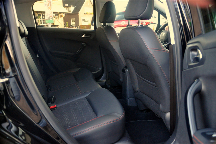 Peugeot 208 1.2 PureTech 110 PK GT-Line | Navigatie | 17 inch |  Nieuwe d-riem