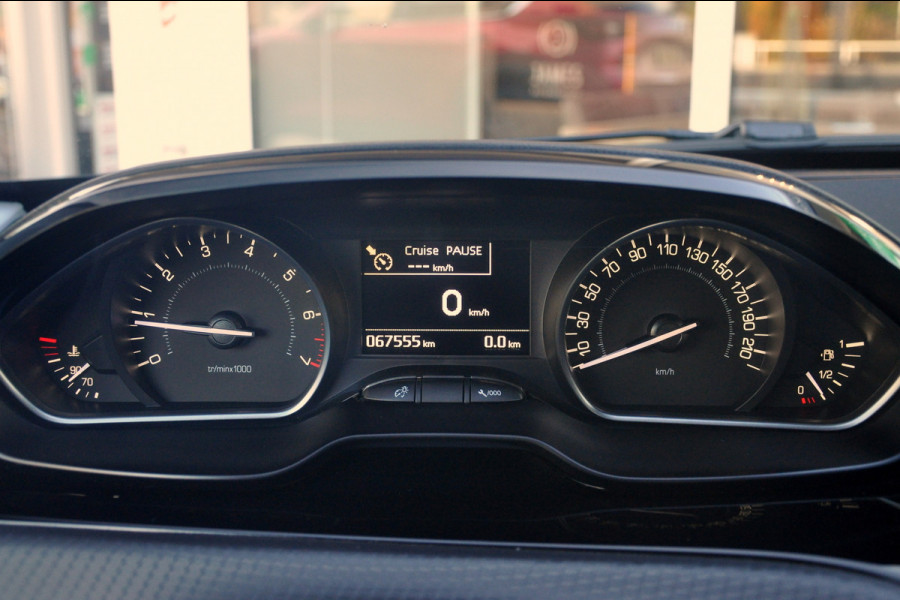 Peugeot 208 1.2 PureTech 110 PK GT-Line | Navigatie | 17 inch |  Nieuwe d-riem