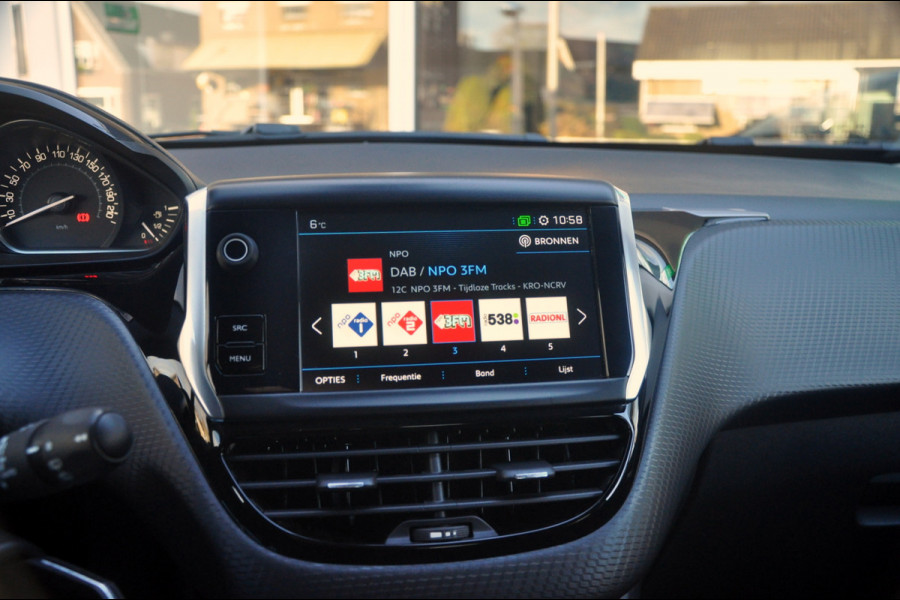 Peugeot 208 1.2 PureTech 110 PK GT-Line | Navigatie | 17 inch |  Nieuwe d-riem