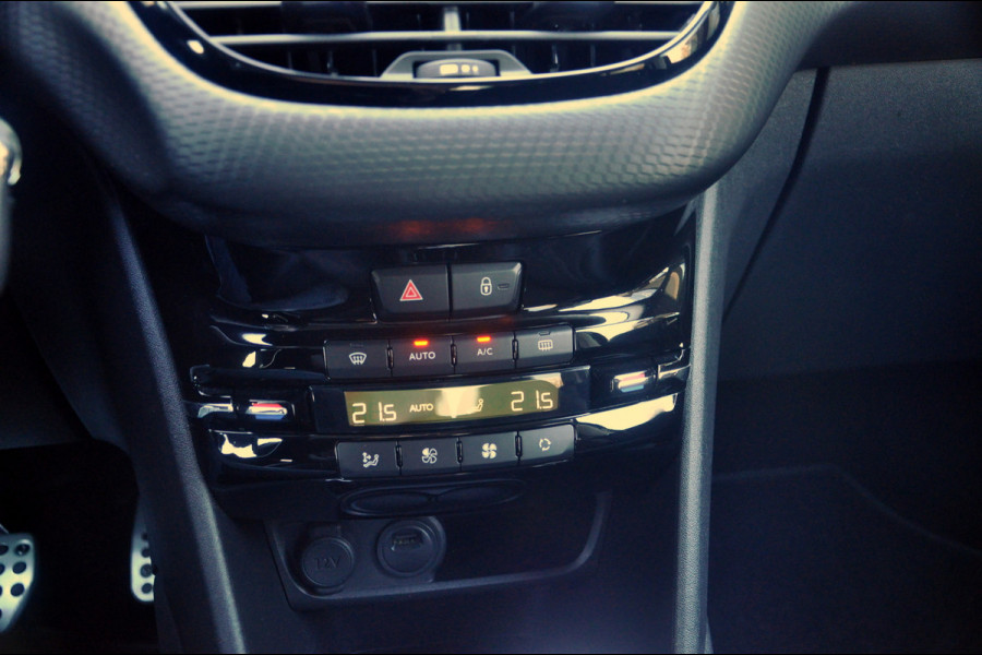 Peugeot 208 1.2 PureTech 110 PK GT-Line | Navigatie | 17 inch |  Nieuwe d-riem