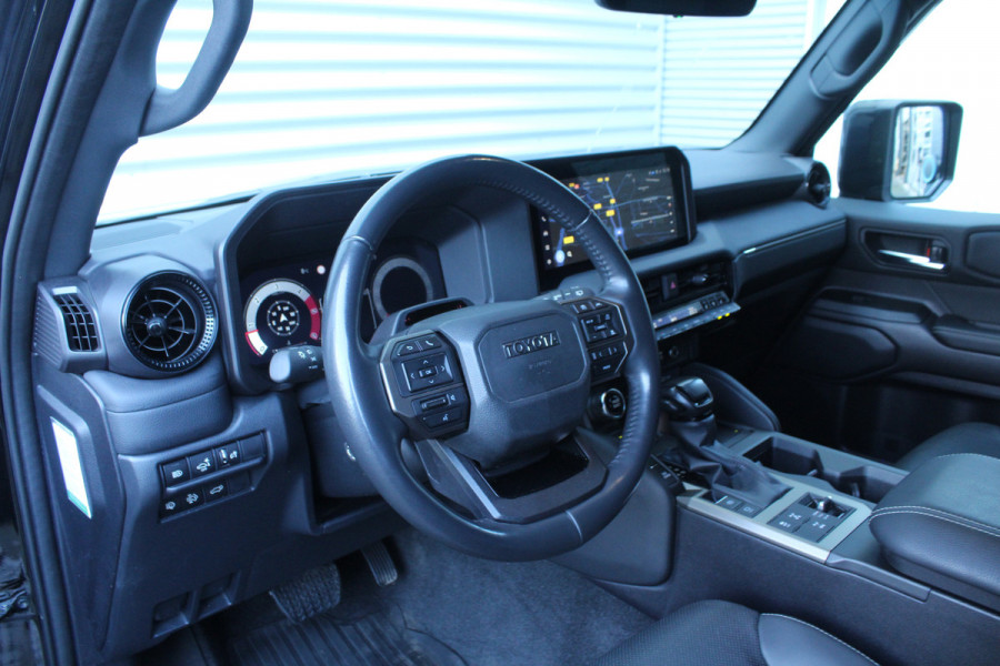 Toyota Land Cruiser 2.8 D-4D 206pk Blind Van Navigator AUTOMAAT DIRECT BESCHIKBAAR Clima Cruise Navi 360 Camera Leder LMV Trekhaak 3500kg