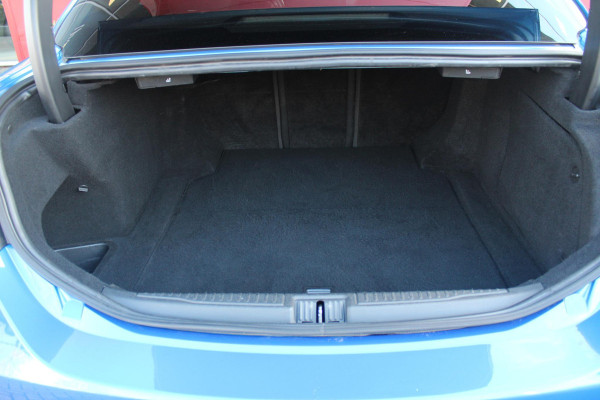 Alfa Romeo Giulia 2.0 T 280PK Q4 AWD VELOCE | FULL MAP NAVIGATIE | BI-XENON KOPLAMPEN | LED ACHTERLICHTEN | LEDEREN BEKLEDING | ELEKTRISCH VERSTELBARE "VELOCE" SPORTSTOELEN MET VERWARMING EN OP DE BESTUURDERSSTOEL GEHEUGEN | ELEKTRISCH VERSTELBARE ZIJDELINKSE STEUNEN OP VOORSTOELEN | STUUR VERWARMING | 18" INCH VELOCE VELGEN | LICHTMETALEN REMKLAUWEN IN DE KLEUR GEEL | ACHTERUITRIJCAMERA | PARKEERSENSOREN VOOR / ACHTER | AFNEEMBARE TREKHAAK MET DIFUSERKAP | EXTRA GETINTE ACHTER RUITEN | DUBBELE VERCHOOMDE UITLATEN | NEERKLAPBARE ACHTERBANK MET ARMSTEUN EN SKILUIK |