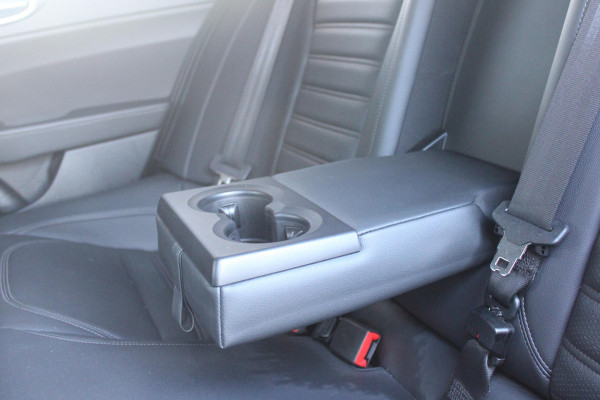 Alfa Romeo Giulia 2.0 T 280PK Q4 AWD VELOCE | FULL MAP NAVIGATIE | BI-XENON KOPLAMPEN | LED ACHTERLICHTEN | LEDEREN BEKLEDING | ELEKTRISCH VERSTELBARE "VELOCE" SPORTSTOELEN MET VERWARMING EN OP DE BESTUURDERSSTOEL GEHEUGEN | ELEKTRISCH VERSTELBARE ZIJDELINKSE STEUNEN OP VOORSTOELEN | STUUR VERWARMING | 18" INCH VELOCE VELGEN | LICHTMETALEN REMKLAUWEN IN DE KLEUR GEEL | ACHTERUITRIJCAMERA | PARKEERSENSOREN VOOR / ACHTER | AFNEEMBARE TREKHAAK MET DIFUSERKAP | EXTRA GETINTE ACHTER RUITEN | DUBBELE VERCHOOMDE UITLATEN | NEERKLAPBARE ACHTERBANK MET ARMSTEUN EN SKILUIK |