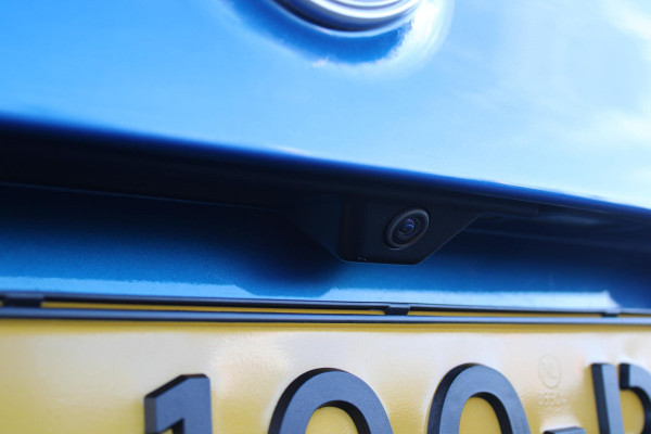 Alfa Romeo Giulia 2.0 T 280PK Q4 AWD VELOCE | FULL MAP NAVIGATIE | BI-XENON KOPLAMPEN | LED ACHTERLICHTEN | LEDEREN BEKLEDING | ELEKTRISCH VERSTELBARE "VELOCE" SPORTSTOELEN MET VERWARMING EN OP DE BESTUURDERSSTOEL GEHEUGEN | ELEKTRISCH VERSTELBARE ZIJDELINKSE STEUNEN OP VOORSTOELEN | STUUR VERWARMING | 18" INCH VELOCE VELGEN | LICHTMETALEN REMKLAUWEN IN DE KLEUR GEEL | ACHTERUITRIJCAMERA | PARKEERSENSOREN VOOR / ACHTER | AFNEEMBARE TREKHAAK MET DIFUSERKAP | EXTRA GETINTE ACHTER RUITEN | DUBBELE VERCHOOMDE UITLATEN | NEERKLAPBARE ACHTERBANK MET ARMSTEUN EN SKILUIK |