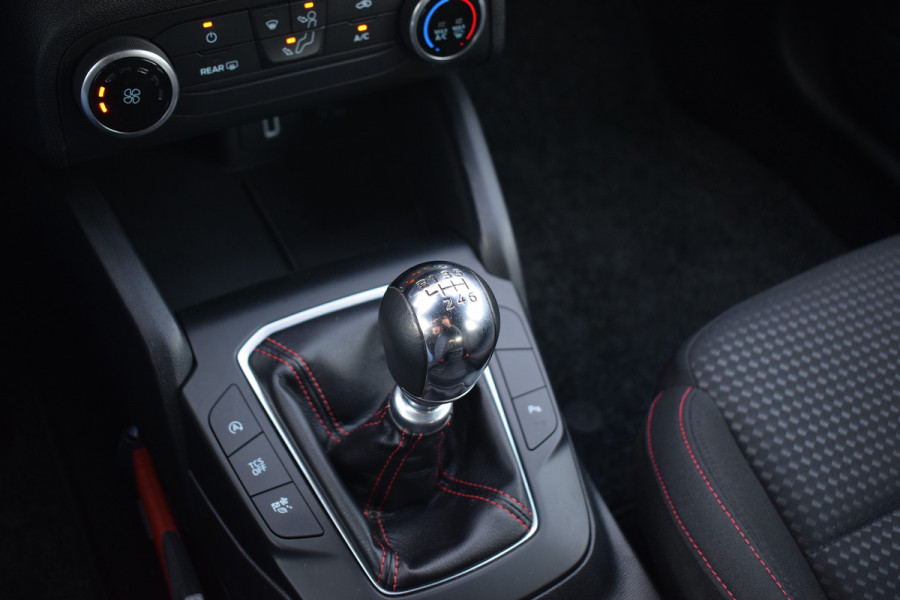 Ford FOCUS Wagon 1.5 EcoBoost ST Line Business | Apple CarPlay | Airco | Sportstoelen | Cruise