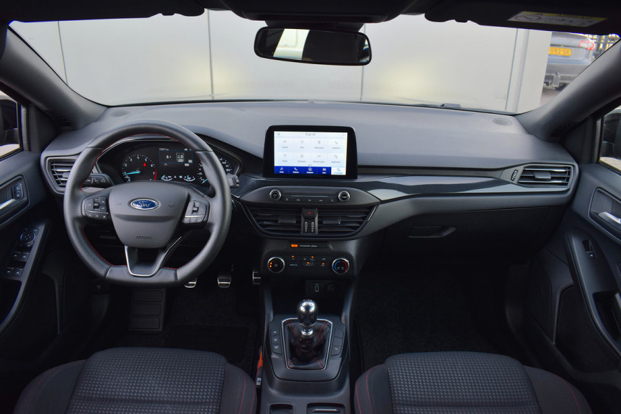 Ford FOCUS Wagon 1.5 EcoBoost ST Line Business | Apple CarPlay | Airco | Sportstoelen | Cruise