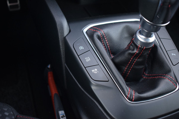 Ford FOCUS Wagon 1.5 EcoBoost ST Line Business | Apple CarPlay | Airco | Sportstoelen | Cruise