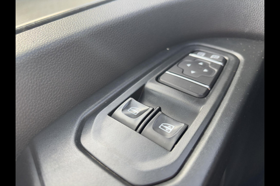 Renault Trafic 2.0 dCi 110 T30 L2H1*A/C*CRUISE*NAVI*HAAK*3PERS*