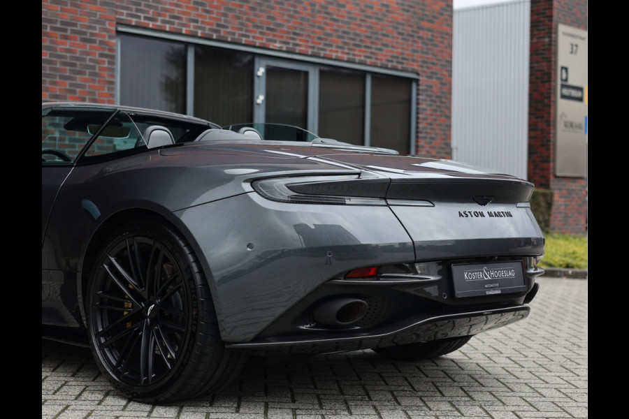 Aston Martin DB12 Volante 4.0 V8 | Xenon Grey - Carbon Pack