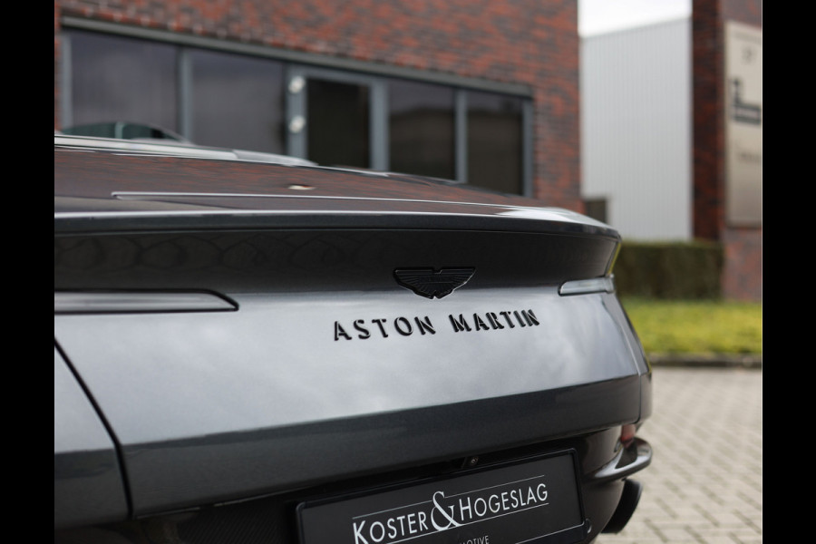 Aston Martin DB12 Volante 4.0 V8 | Xenon Grey - Carbon Pack