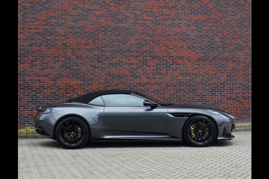 Aston Martin DB12 Volante 4.0 V8 | Xenon Grey - Carbon Pack