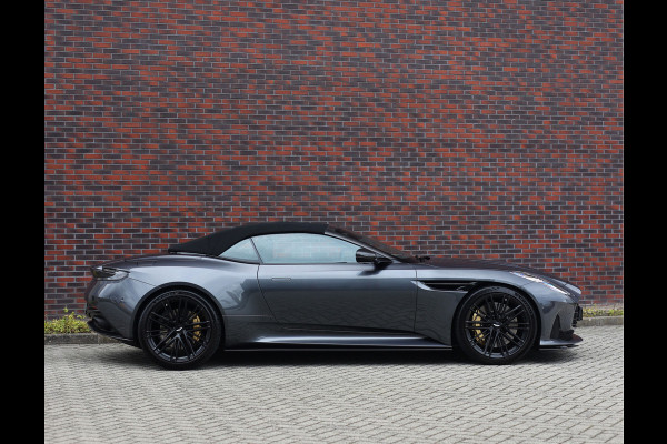 Aston Martin DB12 Volante 4.0 V8 | Xenon Grey - Carbon Pack