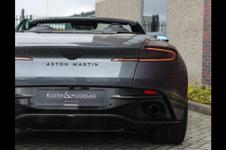 Aston Martin DB12 Volante 4.0 V8 | Xenon Grey - Carbon Pack