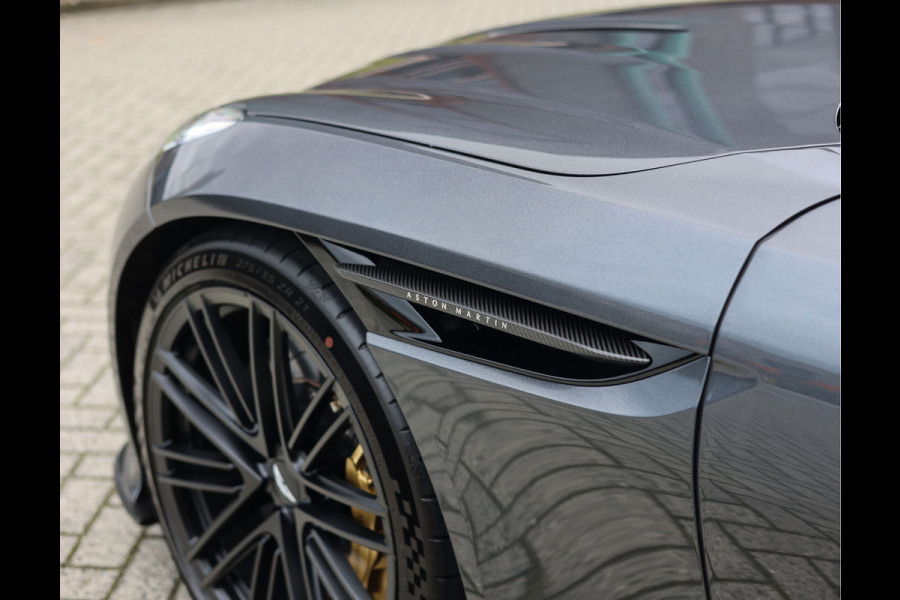 Aston Martin DB12 Volante 4.0 V8 | Xenon Grey - Carbon Pack