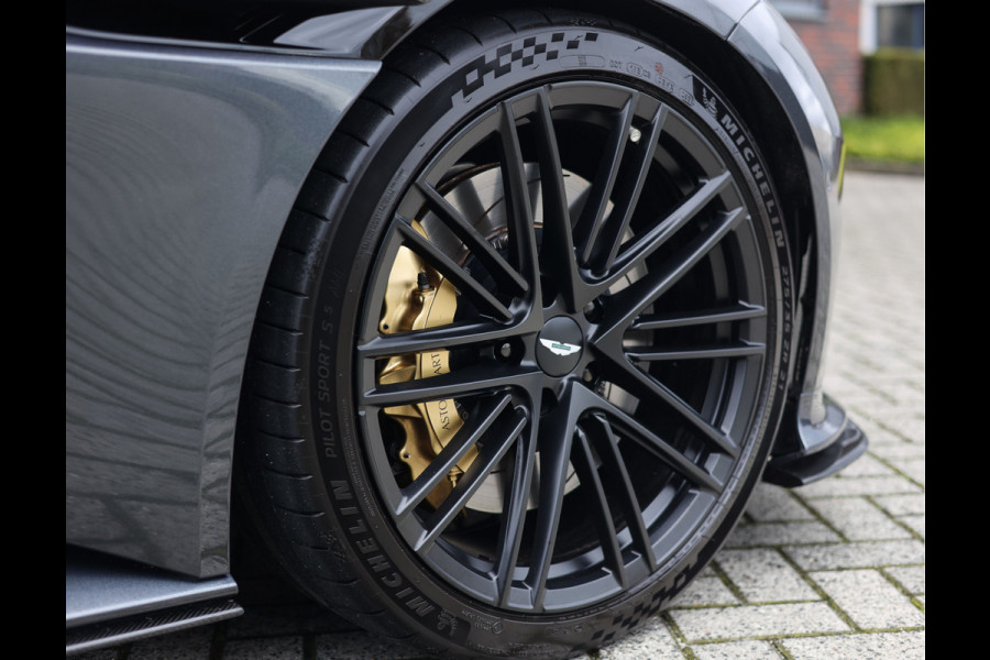 Aston Martin DB12 Volante 4.0 V8 | Xenon Grey - Carbon Pack