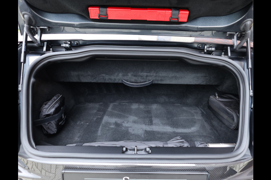 Aston Martin DB12 Volante 4.0 V8 | Xenon Grey - Carbon Pack