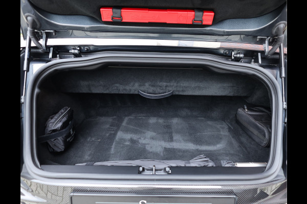 Aston Martin DB12 Volante 4.0 V8 | Xenon Grey - Carbon Pack