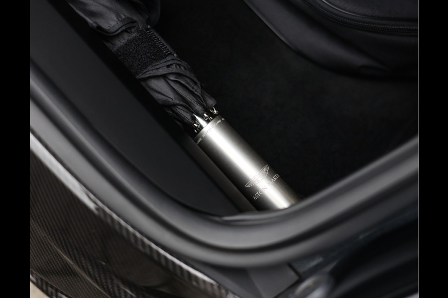 Aston Martin DB12 Volante 4.0 V8 | Xenon Grey - Carbon Pack