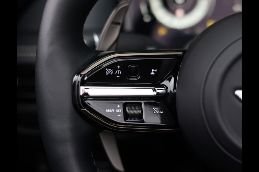 Aston Martin DB12 Volante 4.0 V8 | Xenon Grey - Carbon Pack