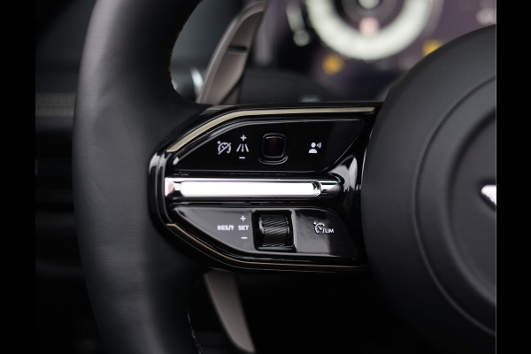 Aston Martin DB12 Volante 4.0 V8 | Xenon Grey - Carbon Pack