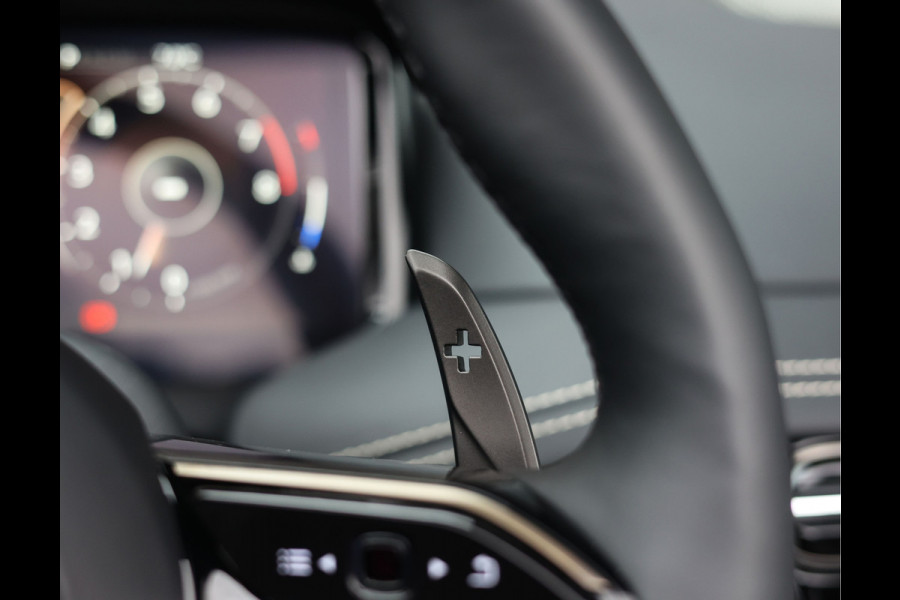 Aston Martin DB12 Volante 4.0 V8 | Xenon Grey - Carbon Pack