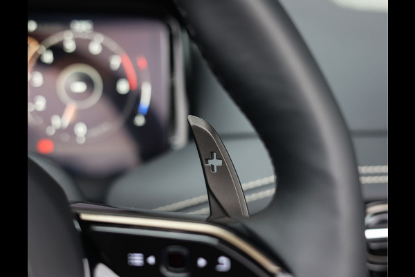 Aston Martin DB12 Volante 4.0 V8 | Xenon Grey - Carbon Pack