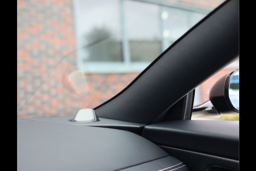 Aston Martin DB12 Volante 4.0 V8 | Xenon Grey - Carbon Pack