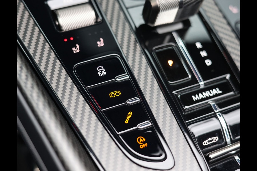 Aston Martin DB12 Volante 4.0 V8 | Xenon Grey - Carbon Pack